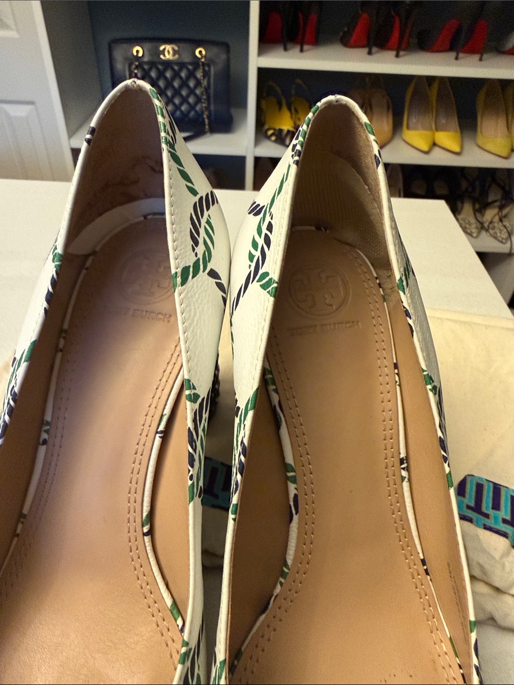 Tory Burch Maritime Nautical Rope-Print Pumps with Green & Black Bow Accent - Picture 5 of 10
